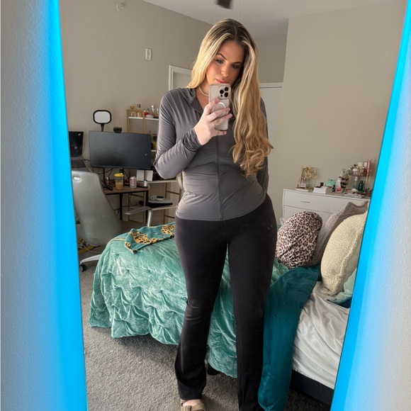 Hey! I’m Amanda ✨ - Picture 3 of 4